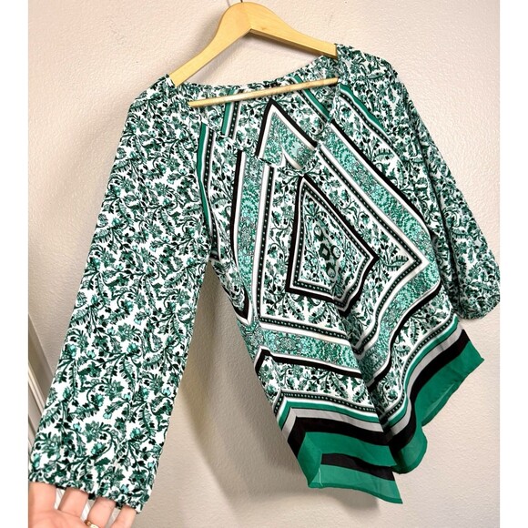 NWOT Women's Size M Green Floral Geometric Triangle Hem Top Bandana Style Blouse - Picture 2 of 9